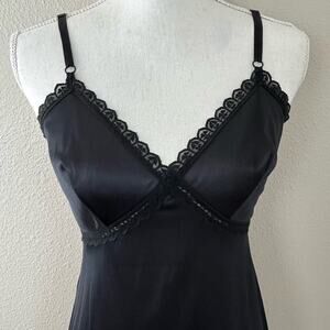 Vintage Sears The Doesn’t Slip Womens Full Slip Black Lace Trim Negligee Chemise